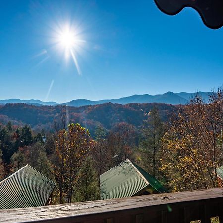 Spacious Smokies Cabin - Hot Tub With Mountain Views Gatlinburg Dış mekan fotoğraf