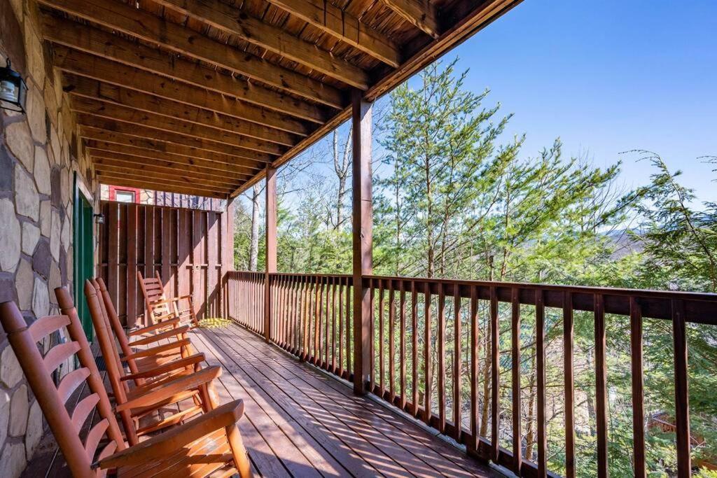 Spacious Smokies Cabin - Hot Tub With Mountain Views Gatlinburg Dış mekan fotoğraf