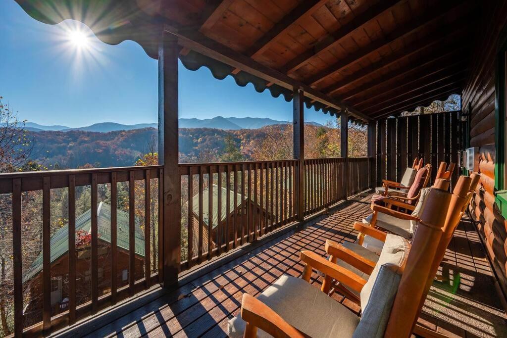 Spacious Smokies Cabin - Hot Tub With Mountain Views Gatlinburg Dış mekan fotoğraf