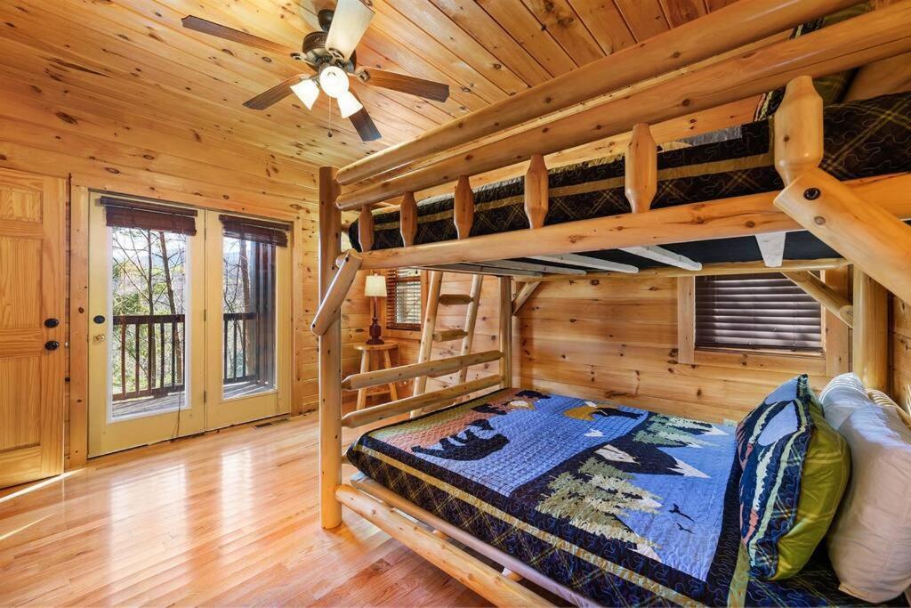 Spacious Smokies Cabin - Hot Tub With Mountain Views Gatlinburg Dış mekan fotoğraf