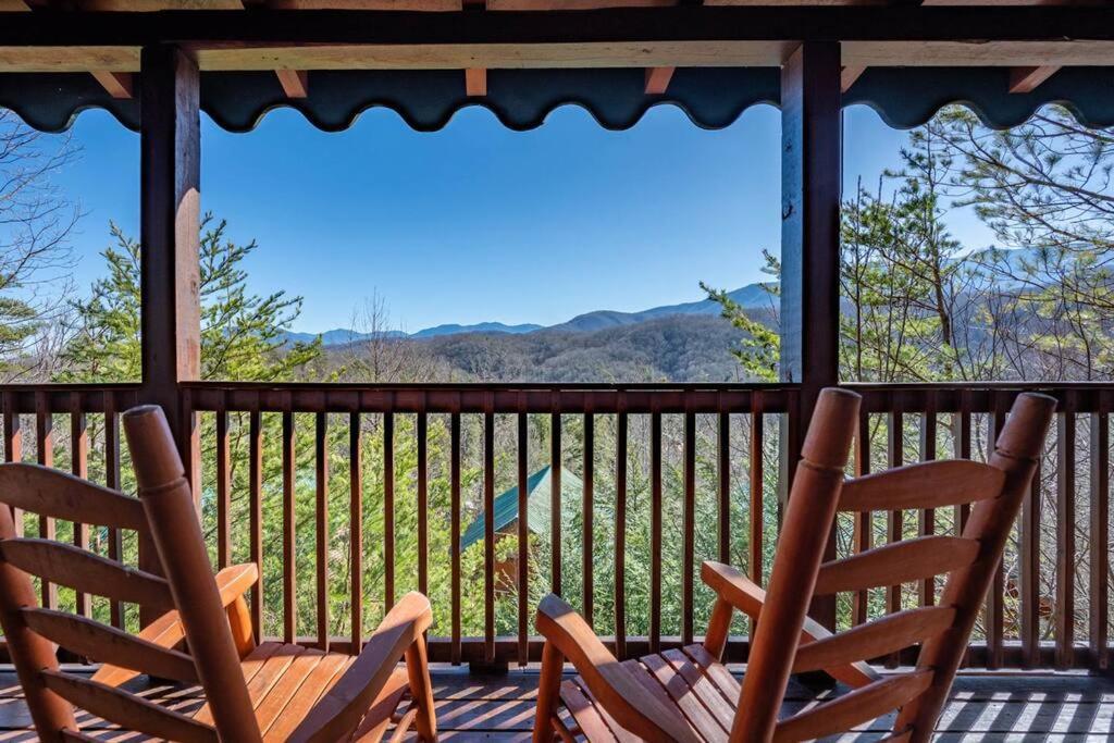 Spacious Smokies Cabin - Hot Tub With Mountain Views Gatlinburg Dış mekan fotoğraf
