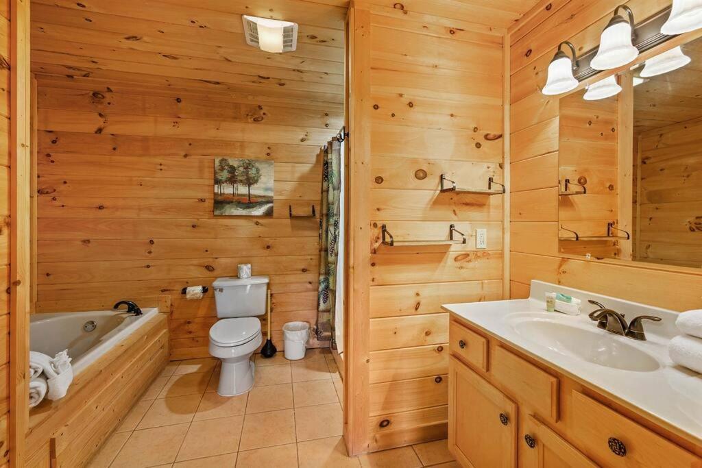 Spacious Smokies Cabin - Hot Tub With Mountain Views Gatlinburg Dış mekan fotoğraf