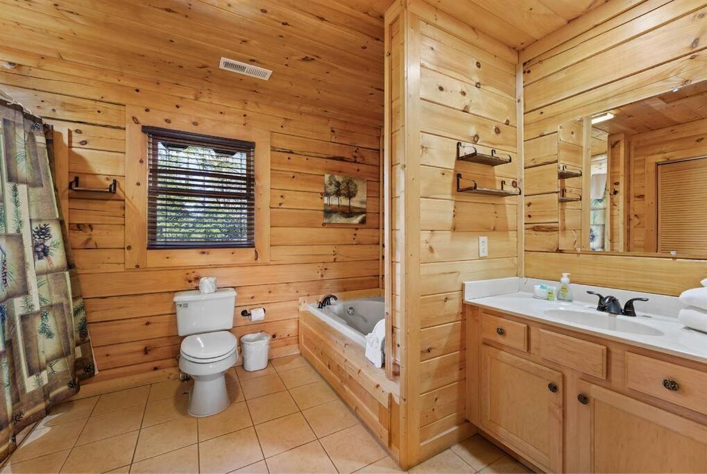 Spacious Smokies Cabin - Hot Tub With Mountain Views Gatlinburg Dış mekan fotoğraf