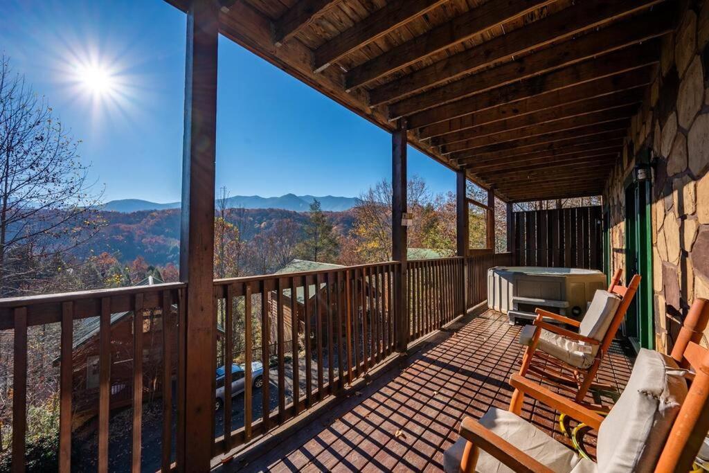 Spacious Smokies Cabin - Hot Tub With Mountain Views Gatlinburg Dış mekan fotoğraf
