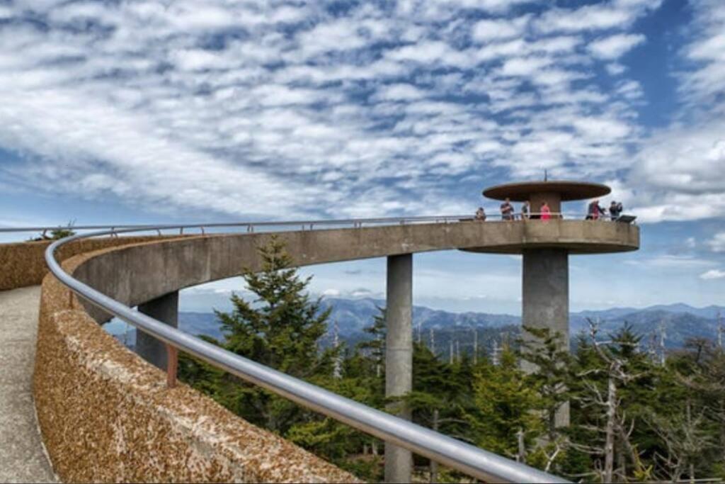 Spacious Smokies Cabin - Hot Tub With Mountain Views Gatlinburg Dış mekan fotoğraf
