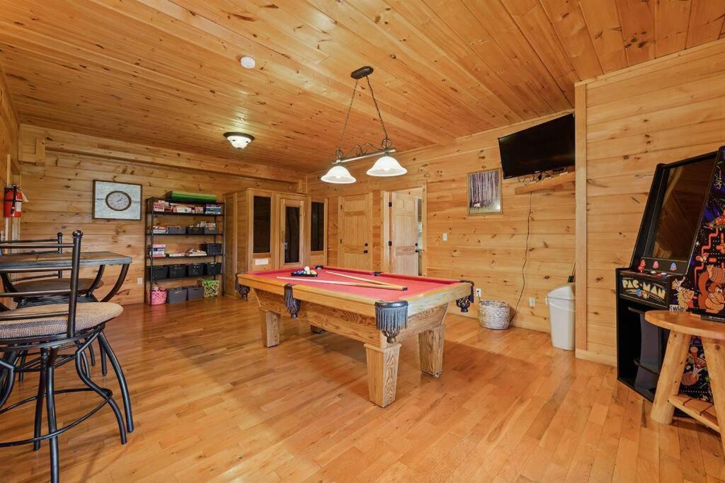 Spacious Smokies Cabin - Hot Tub With Mountain Views Gatlinburg Dış mekan fotoğraf