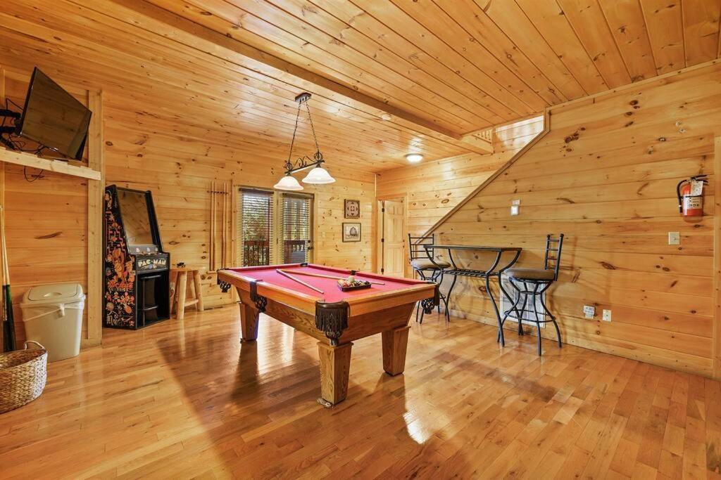 Spacious Smokies Cabin - Hot Tub With Mountain Views Gatlinburg Dış mekan fotoğraf