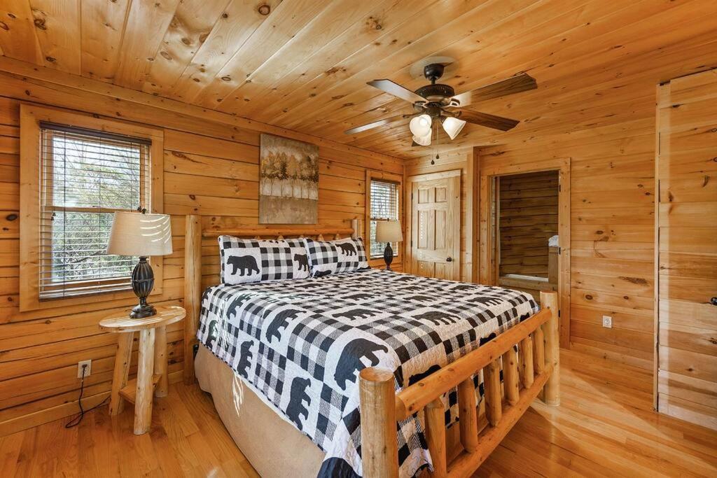 Spacious Smokies Cabin - Hot Tub With Mountain Views Gatlinburg Dış mekan fotoğraf