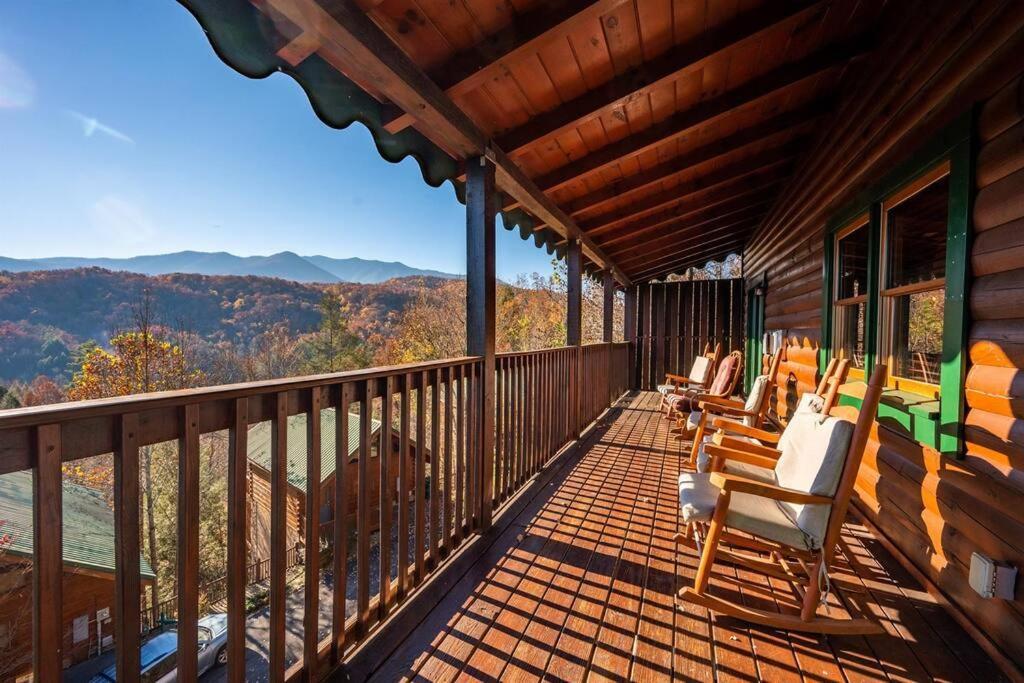 Spacious Smokies Cabin - Hot Tub With Mountain Views Gatlinburg Dış mekan fotoğraf