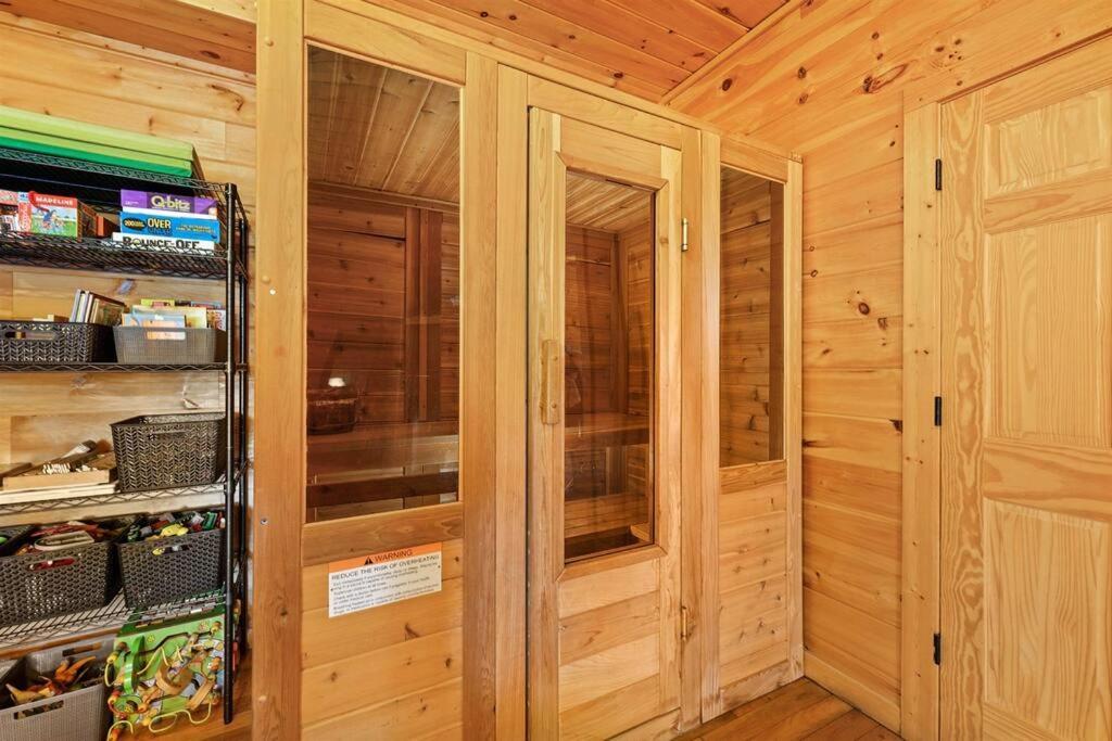 Spacious Smokies Cabin - Hot Tub With Mountain Views Gatlinburg Dış mekan fotoğraf