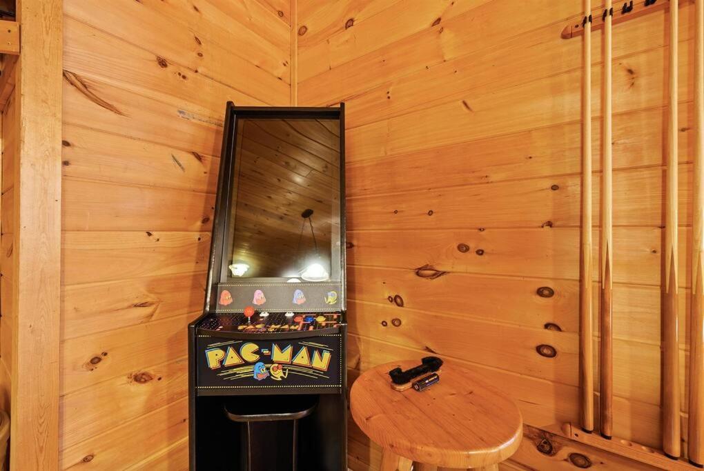Spacious Smokies Cabin - Hot Tub With Mountain Views Gatlinburg Dış mekan fotoğraf