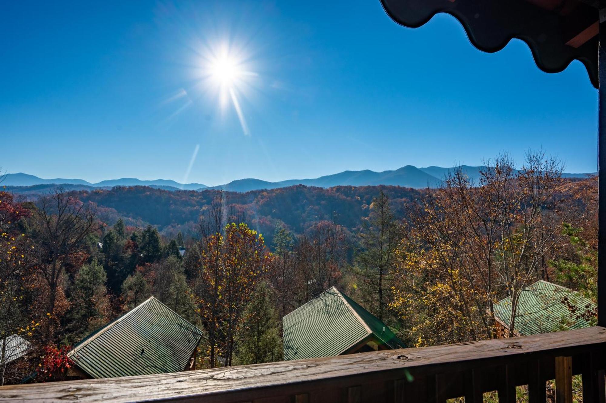 Spacious Smokies Cabin - Hot Tub With Mountain Views Gatlinburg Dış mekan fotoğraf